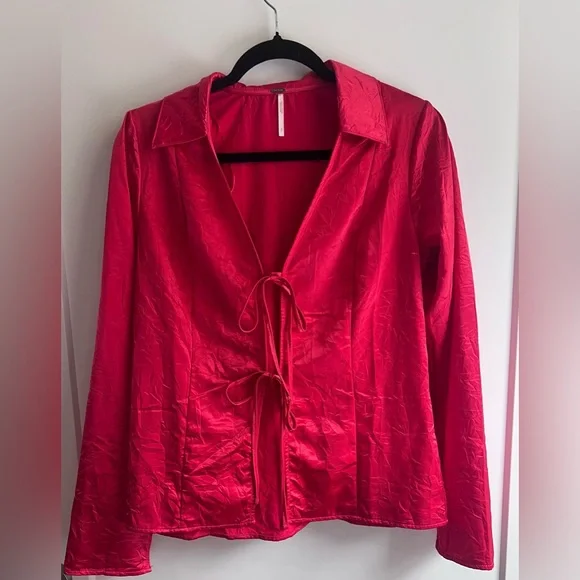 Free People Star Eyes Crinkle Red Top in Small NWOT - Picture 6 of 10